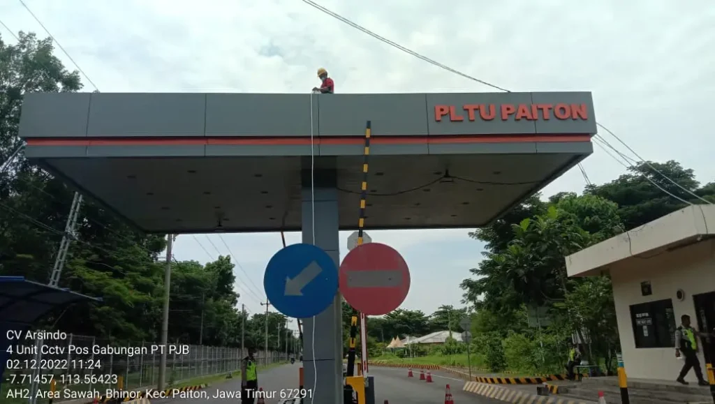 Teknisi CCTVSurabaya.com melakukan instalasi dan maintenance 4 unit CCTV di Pos Gabungan PT PJB PLTU Paiton. Solusi keamanan terintegrasi untuk area industri, pabrik, dan objek vital nasional.